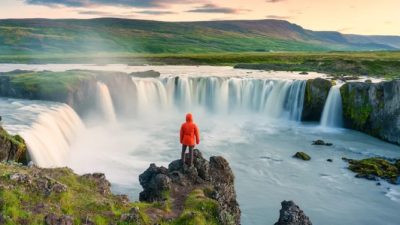 Завораживающая красота Исландии – звёзды новой кампании Louis Vuitton Art of Travel