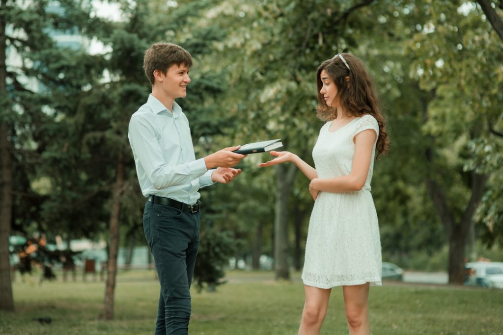 Сейчас даже феминистки утверждают, что надо «позволить женщинам снова стать женственными»