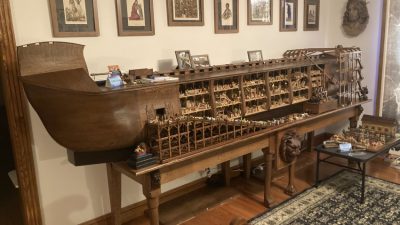 Модель Ноева ковчега до мельчайших деталей оживляет библейский эпос