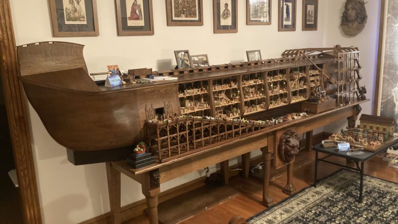  Модель Ноева ковчега, построенная в масштабе 1:40, стоит в офисе 65-летнего Маки Дженкинса в Уоррентоне, штат Вирджиния. (Courtesy of Megan Jenkins) | Epoch Times Media