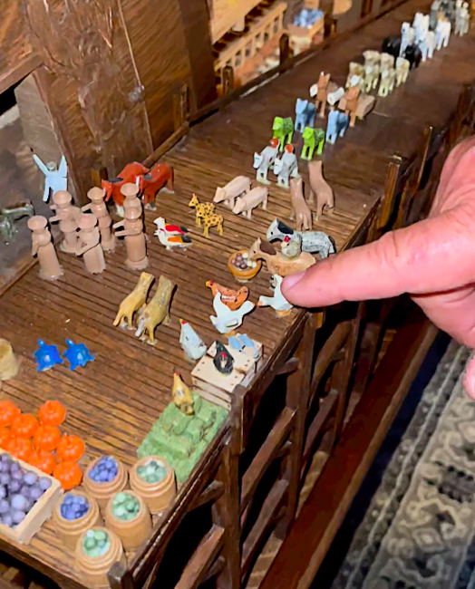 Модель Ноева ковчега до мельчайших деталей оживляет библейский эпос