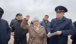 Казахстан арестовал правозащитников после давления со стороны Пекина
