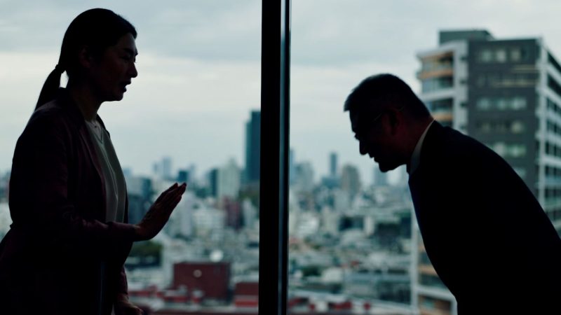 Мы привыкли благодарить друг друга за всё хорошее, легко ли поблагодарить, когда тебя обижают, обирают, обнажают твои недостатки, обругивают и хотят уничтожить физически? \скрин с видео