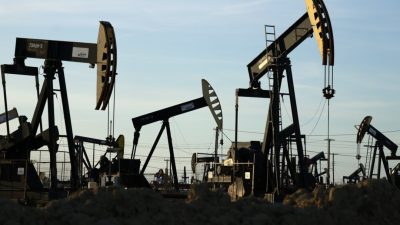 Цены на нефть растут после атак беспилотников на атомную электростанцию в ОАЭ
