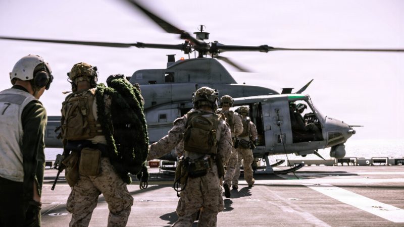 Морские пехотинцы США поднялись на борт иранского танкера в рамках очередной операции по обеспечению блокады