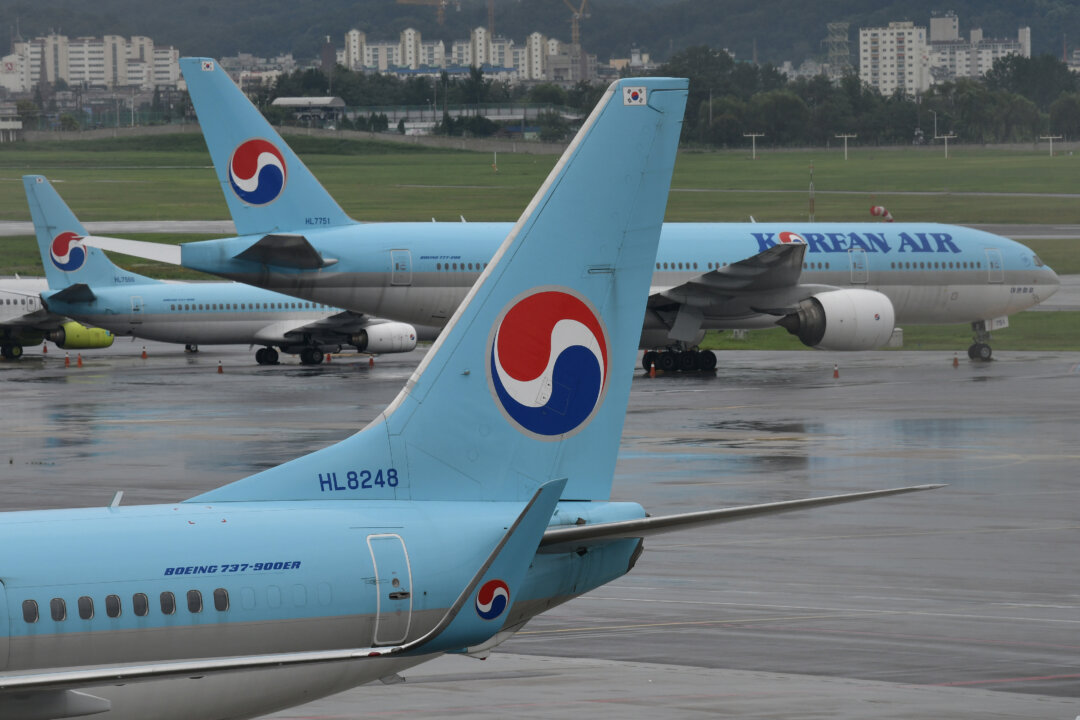 Самолеты авиакомпании Korean Air на перроне международного аэропорта Гимпо в Сеуле, Южная Корея, 2 сентября 2020 года. (Jung Yeon-Je/AFP via Getty Images) | Epoch Times Media