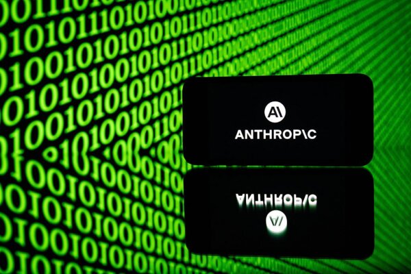 Компания Anthropic призывает к глобальной паузе в разработке ИИ и предупреждает о риске «самосовершенствования»