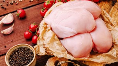 Четыре куриных грудки на двадцать гостей