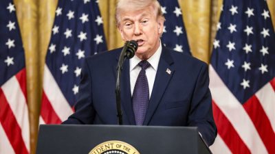Трамп заявил, что корабли начинают проходить через Ормузский пролив