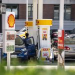 Цены на бензин в США падают шестую неделю подряд