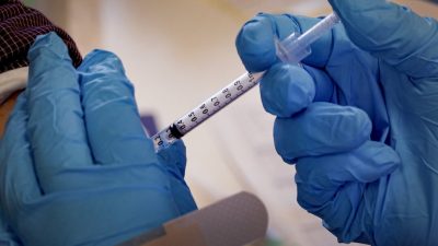 Исследование по вакцине от COVID-19, которое не было принято к публикации в журнале CDC, теперь опубликовано