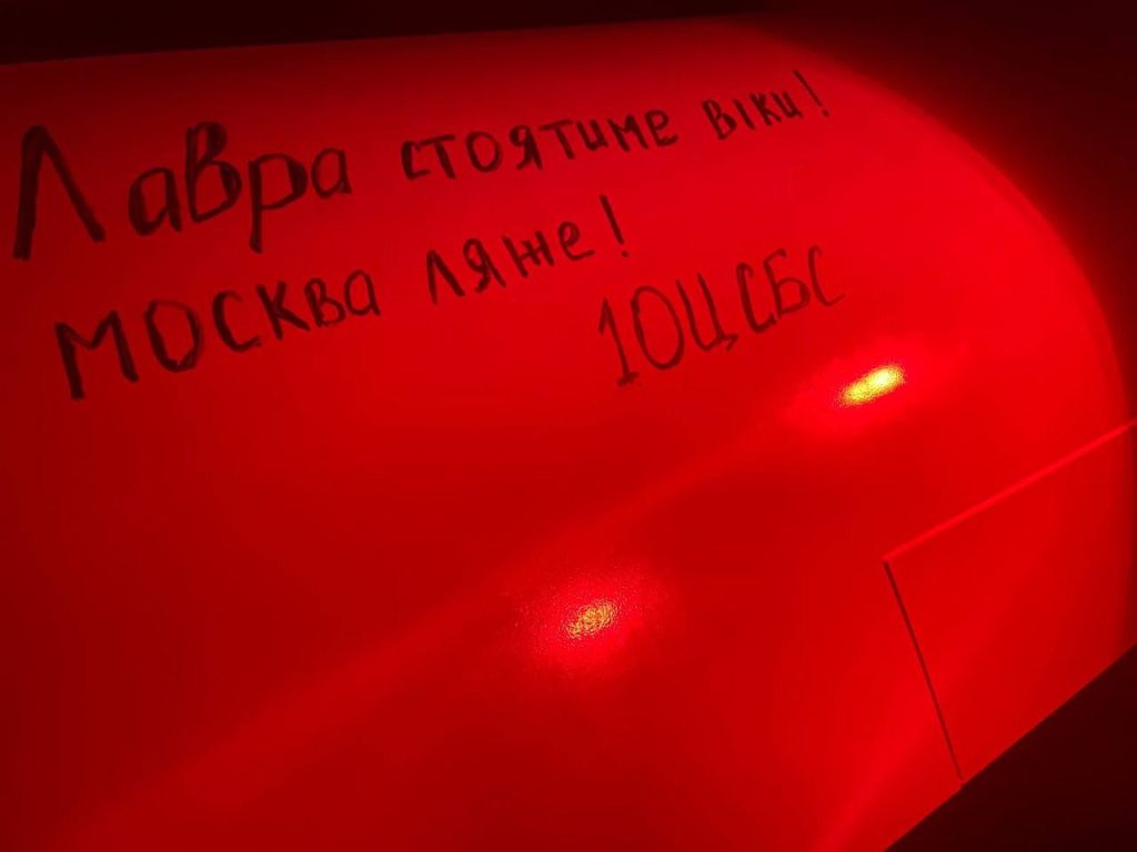 В Москве горит самый большой НПЗ, дроны атаковали российскую столицу