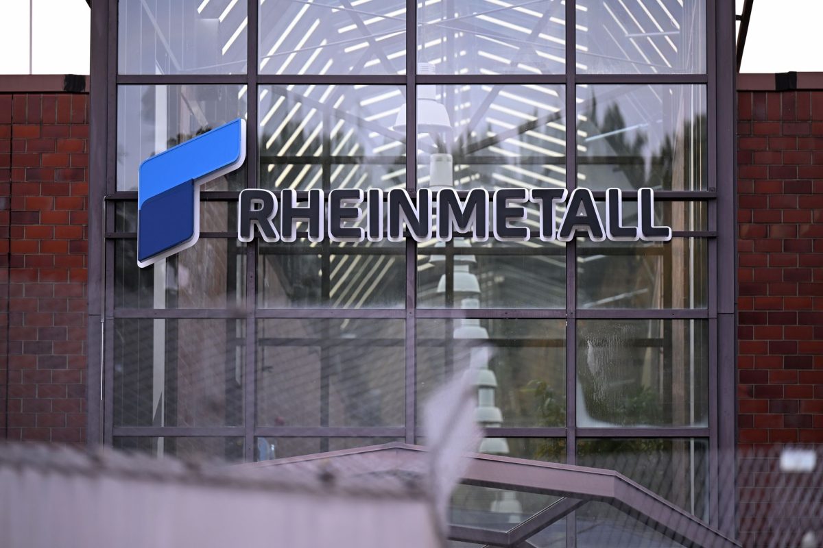 Логотип Rheinmetall на воротах завода. Фото: Вольф фон Девиц/dpa