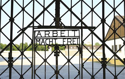 Через Дахау, первый нацистский концентрационный лагерь, за время его существования прошли около 190 000 узников (iStock)