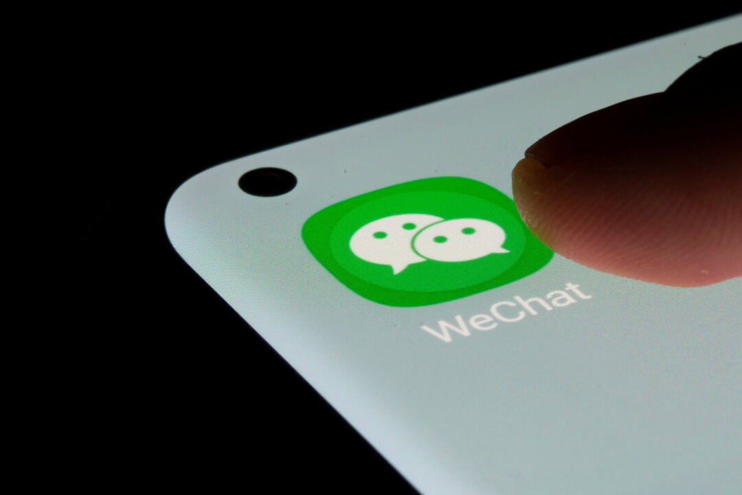 На иллюстрации, сделанной 13 июля 2021 года, изображено приложение WeChat на смартфоне. (Дадо Рувич/Reuters) | Epoch Times Media