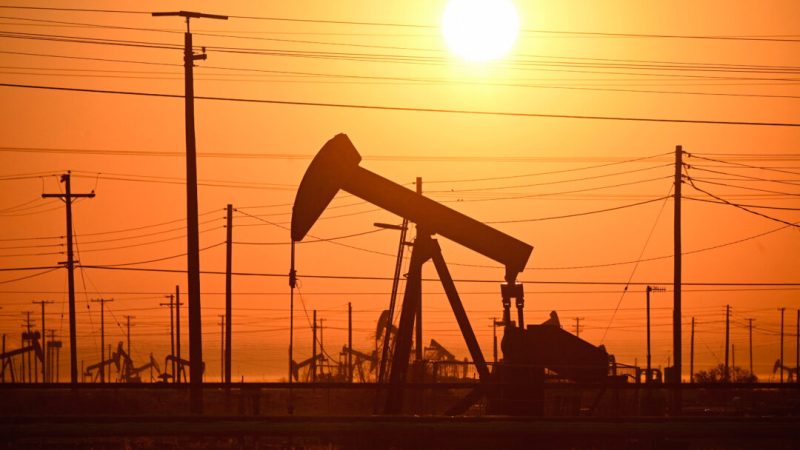 Нефтяные качалки в Калифорнии, 5 октября 2022 года. (Robyn Beck/AFP via Getty Images)