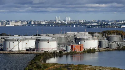 Украина атаковала нефтетерминал в Санкт-Петербурге; топливный кризис в России продолжается