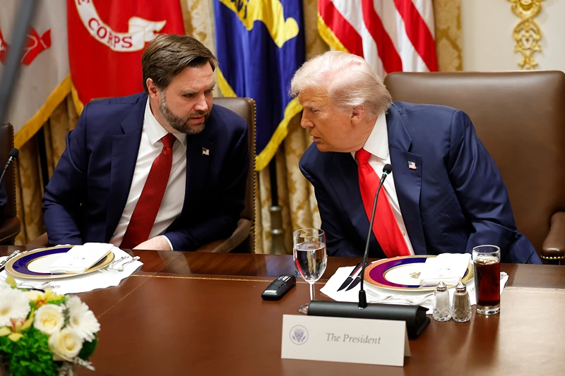 Президент США Дональд Трамп и вице-президент Джей Ди Вэнс | Фото: Кевин Дитч/Getty Images | Epoch Times Media