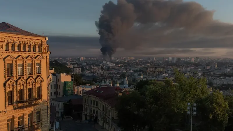 В результате масштабной атаки российских войск на Киев погибли по меньшей мере 13 человек и 86 получили ранения
