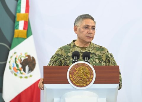 Как сообщил министр военно-морских сил Раймундо Моралес, было объявлено предупреждение о цунами. Фото: --/Presidencia México/dpa