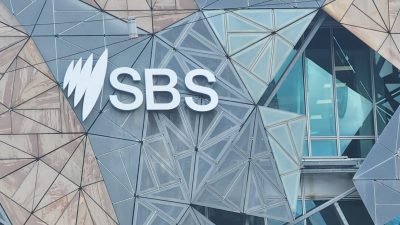 После терактов 7 октября телеканал SBS расширил трансляцию передач на иврите, но не принял определение антисемитизма