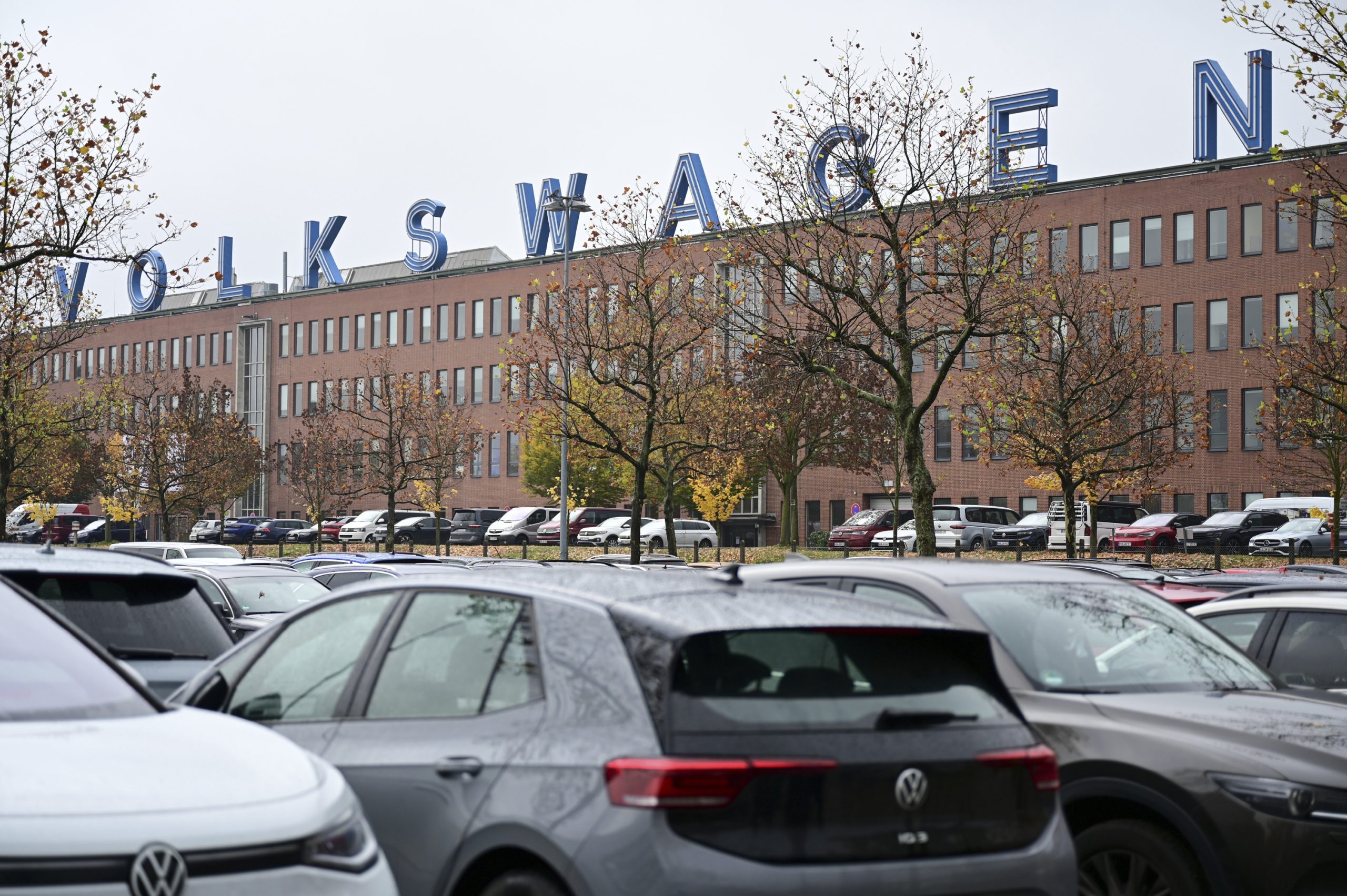 Завод Volkswagen в Касселе, Германия, 29 октября 2024 года. (Уве Цукки/dpa через AP)