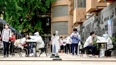 В июне Китай сообщил о 79 000 случаях заражения COVID-19, что вызвало общественную обеспокоенность