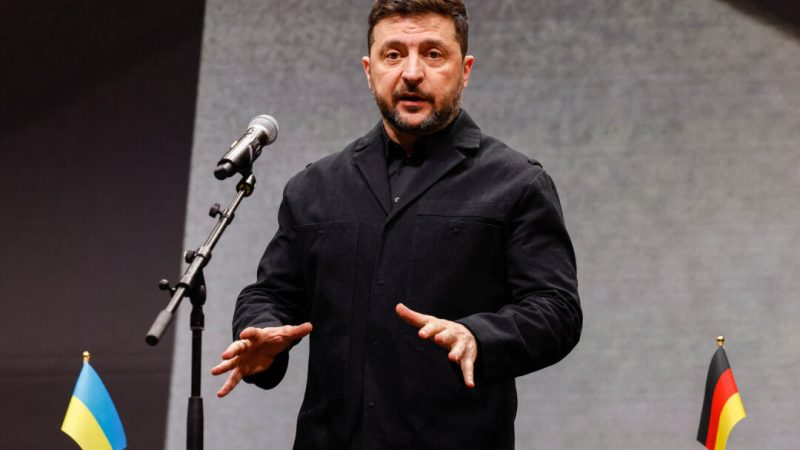Зеленский заявил, что Россия передала Ирану спутниковые снимки американских баз