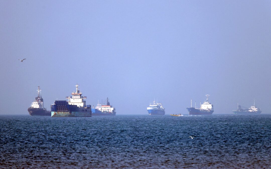 Цены на нефть резко выросли на фоне усиления американо-иранских боевых действий, Корпус стражей исламской революции объявил о закрытии Ормузского пролива