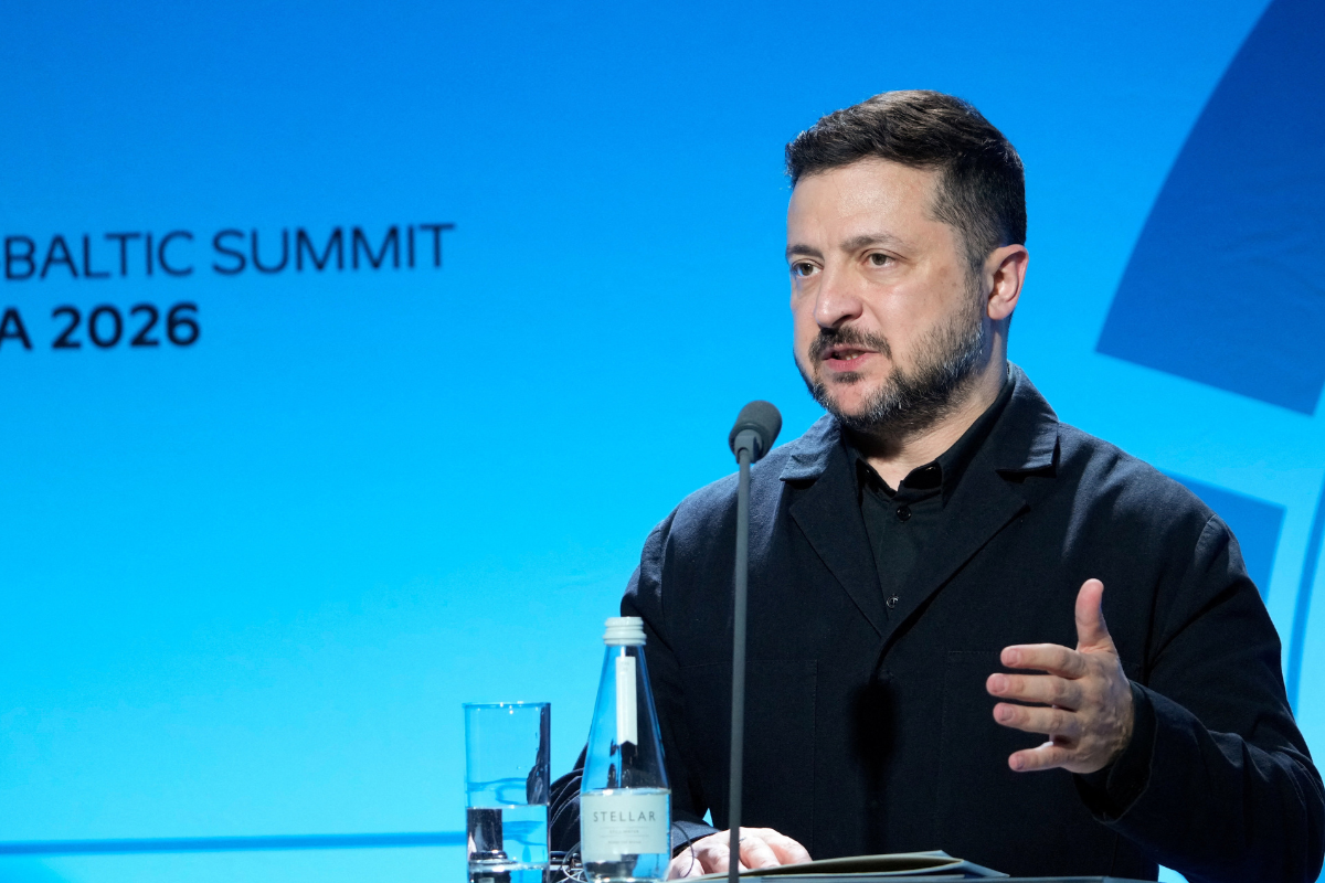 Президент Украины Владимир Зеленский присутствует на пресс-конференции в рамках встречи премьер-министров стран Северной и Балтийской восьмерки (NB8) в Таллинне, Эстония, 9 июня 2026 года. (Ints Kalnins/Reuters)