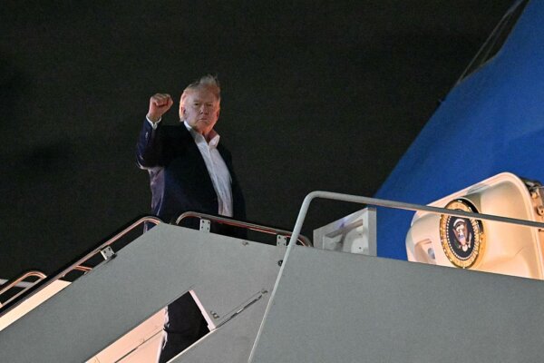 Трамп вылетeл с авиабазы ​​Эндрюс на запланированный саммит НАТО