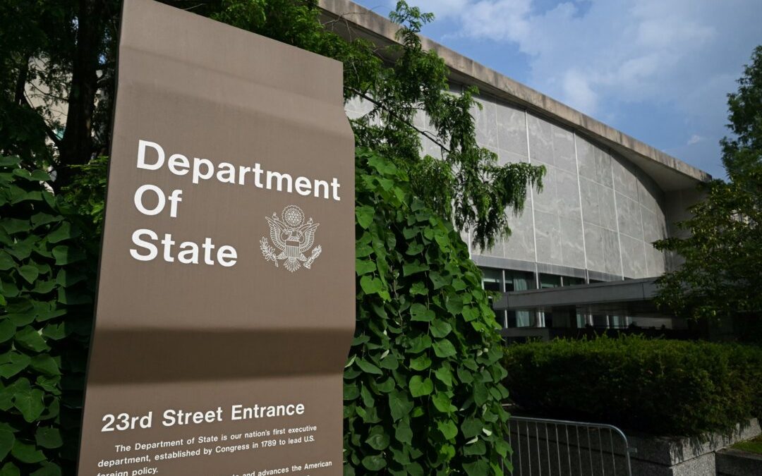 Госдепартамент выпустил предупреждение для американцев о поездках по всему миру в связи с обострением войны с Ираном