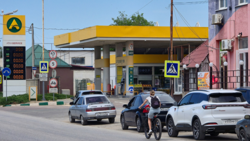 МЭА снизило прогнозы по добыче нефти в России из-за атак со стороны Украины