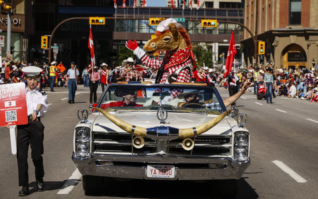 Шляпы надеты: парад открывает Calgary Stampede