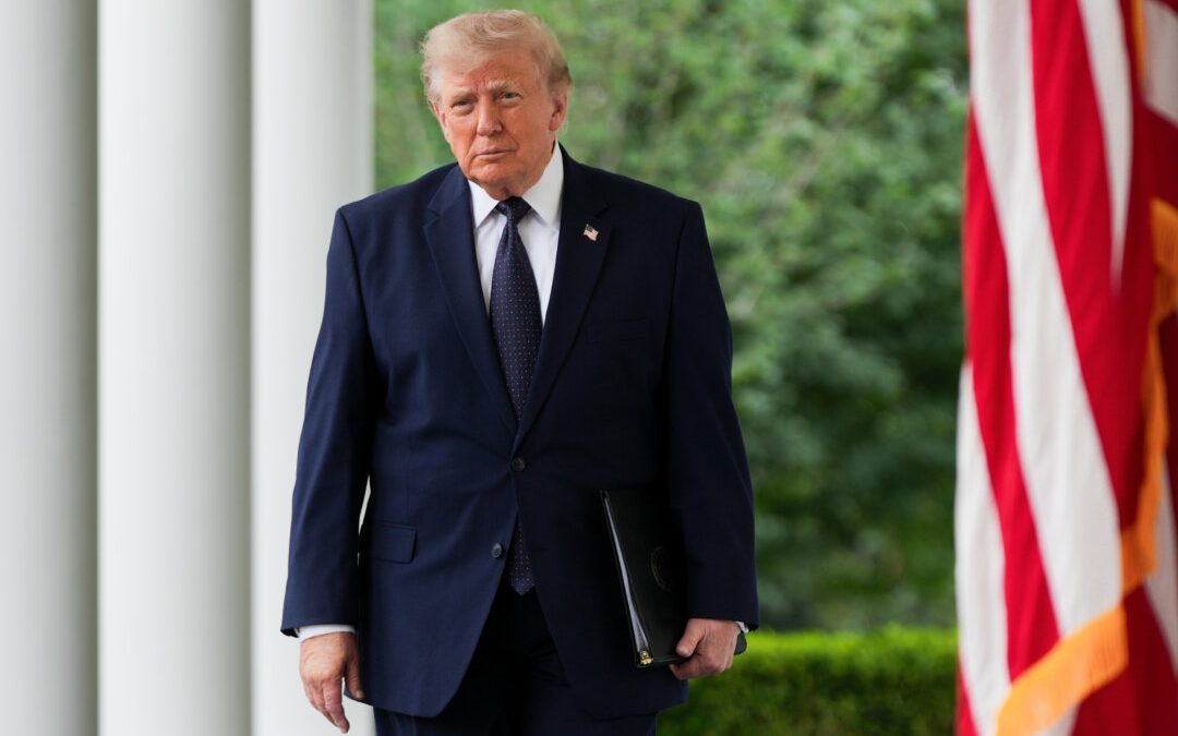 Трамп заявил, что перемирие между США и Ираном «закончено» после удара по Ормузскому проливу