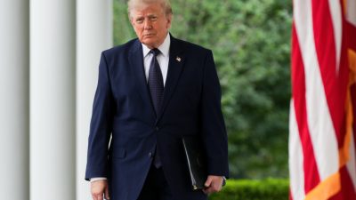 Трамп заявил, что перемирие между США и Ираном «закончено» после удара по Ормузскому проливу