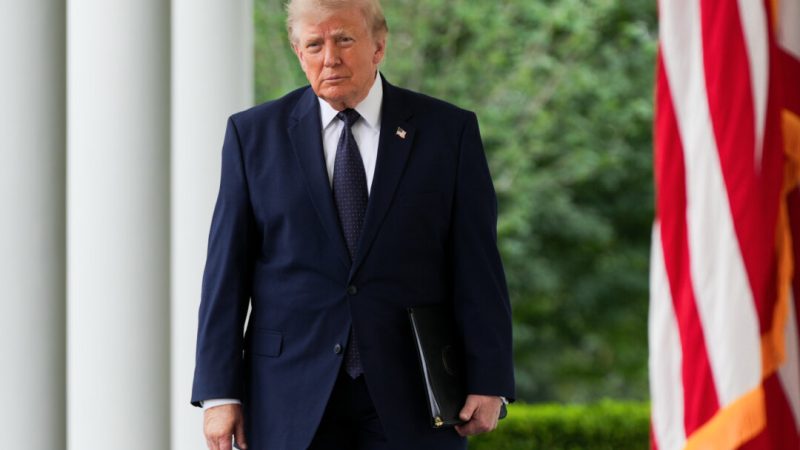 Трамп заявил, что перемирие между США и Ираном «закончено» после удара по Ормузскому проливу