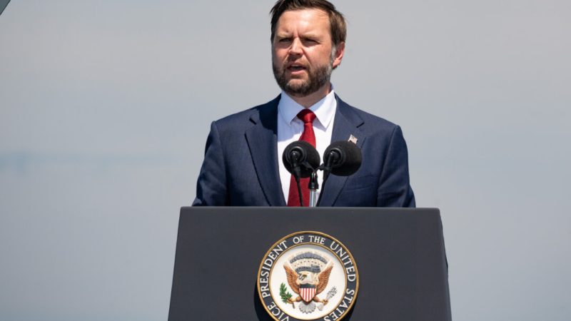 Вэнс выдвинул Ирану ультиматум на фоне новых военных ударов США