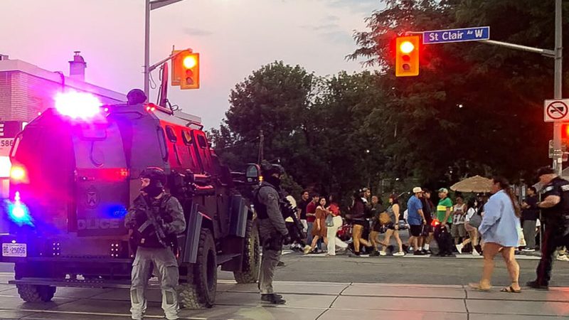 В результате стрельбы на фестивале в Торонто погибли два человека, несколько получили ранения