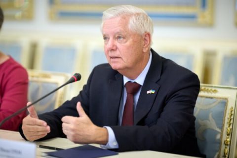 Сенатор США Линдси Грэм встречается с президентом Украины Владимиром Зеленским (на фото отсутствует) в Киеве, Украина, 10 июля 2026 года. (Фото предоставлено Администрацией президента Украины/www.president.gov.ua/CC BY-NC-ND 4.0) | Epoch Times Media