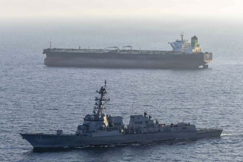 Суда в Ормузском проливе 26 апреля 2026 года. (ВМС США, фото: Getty Images) | Epoch Times Media