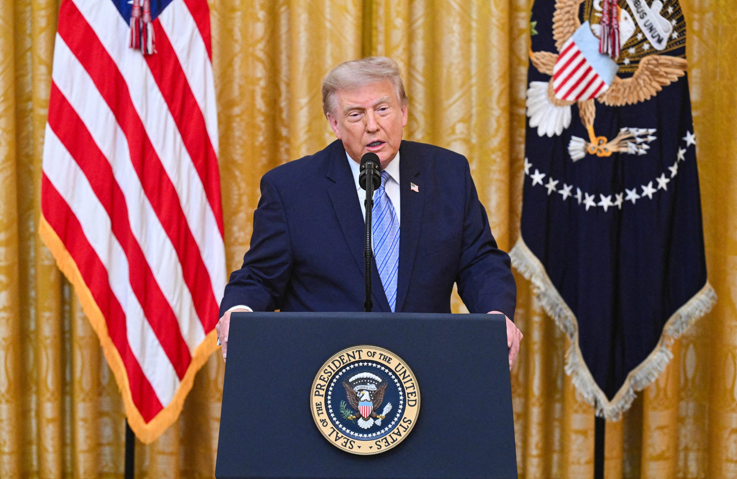 Президент Дональд Трамп обращается к нации из Восточного зала Белого дома 16 июля 2026 года. (Saul Loeb/Pool/AFP via Getty Images)