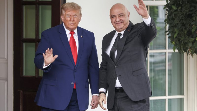 Трамп заявил, что США «разберутся с этим», если хуситы введут блокаду