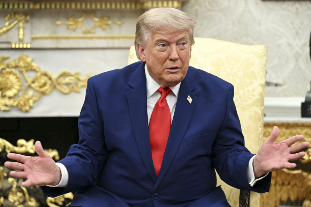 Президент Дональд Трамп выступает во время встречи с президентом Ливана Джозефом Ауном в Овальном кабинете Белого дома в Вашингтоне 21 июля 2026 года. (Saul Loeb/AFP via Getty Images) | Epoch Times Media