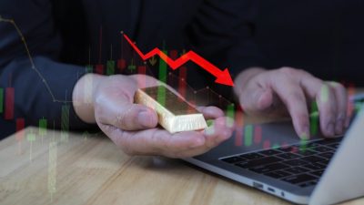 Цена на золото только что упала на 26 процентов по сравнению с рекордным уровнем. История показывает, что это нормально, и в этом-то и суть