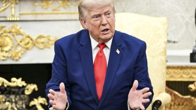 Трамп заявил, что США «во всеоружии» и готовы к массированному удару по Ирану