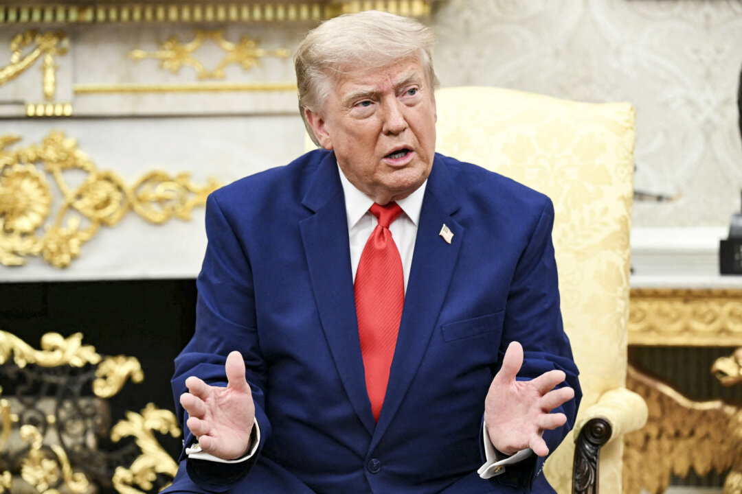 Президент Дональд Трамп выступает во время встречи с президентом Ливана Жозефом Ауном в Овальном кабинете Белого дома в Вашингтоне 21 июля 2026 года. (Саул Лоб/AFP via Getty Images) | Epoch Times Media