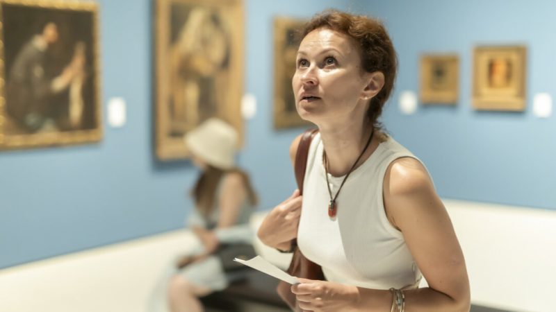 Созерцание великого искусства способно вдохновлять и поднимать настроение неимоверно. (BearFotos/Shutterstock)