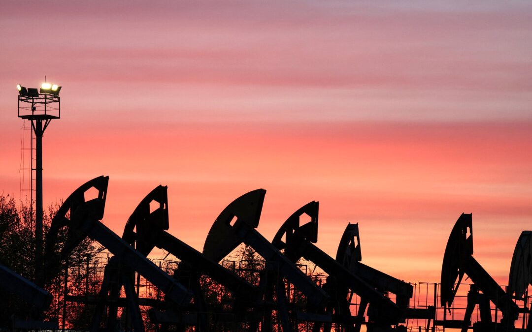Нефть резко подешевела во время паузы в конфликте США и Ирана