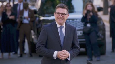 Энди Бёрнэм возглавил правительство Великобритании, сменив Кира Стармера